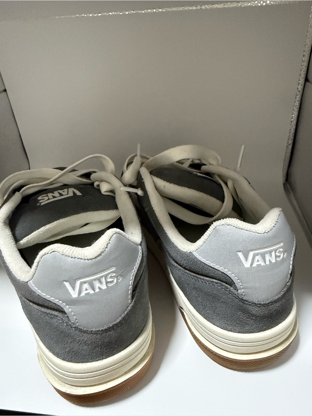 Vans Upland Gray Black Gum Sole Sneakers Mens Size 11 - Picture 5 of 16